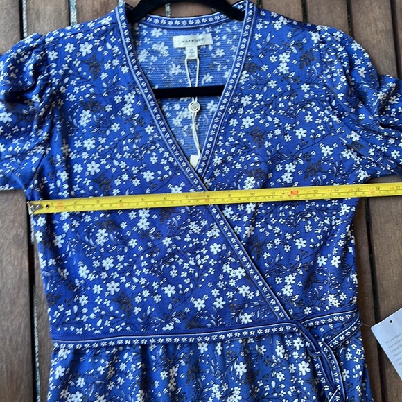 Max studio midi dress with a v-neck and a tier of ruffle. - Picture 4 of 8